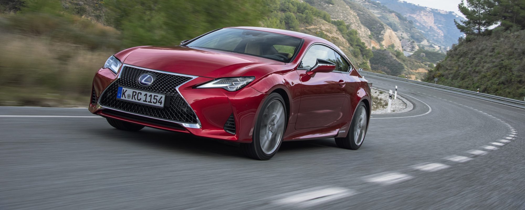 Vernieuwde Lexus RC 300[h] brengt sterke punten sportcoupé op hoger plan