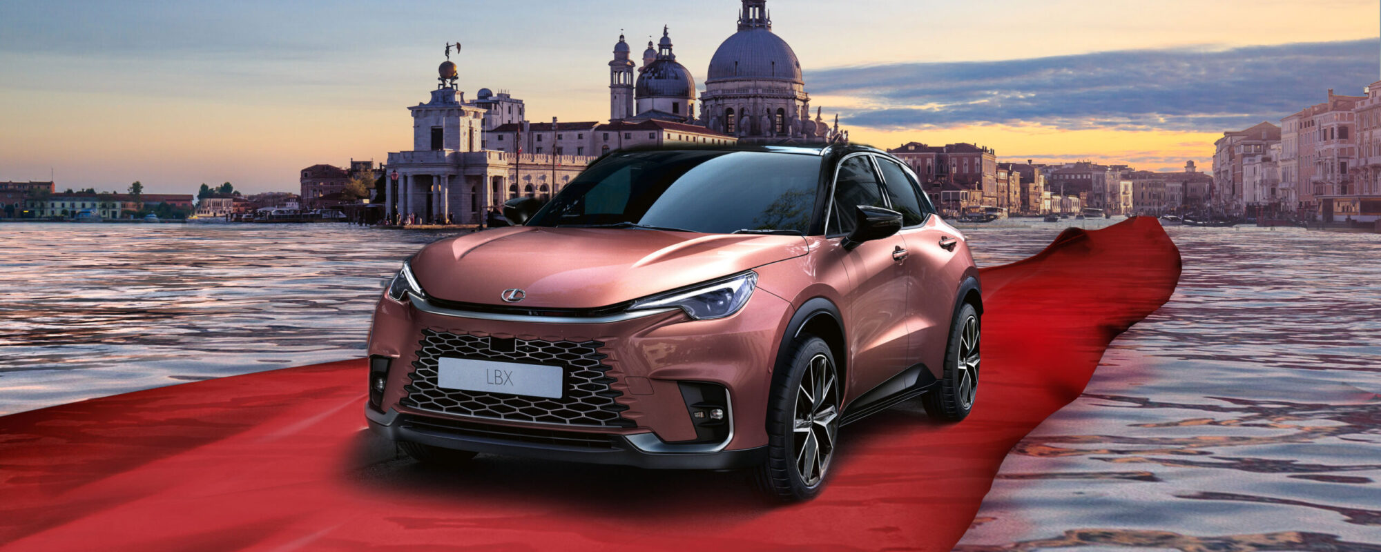 Hoofdrol voor nieuwe Lexus LBX tijdens 80ste Internationale Film Festival in Venetië