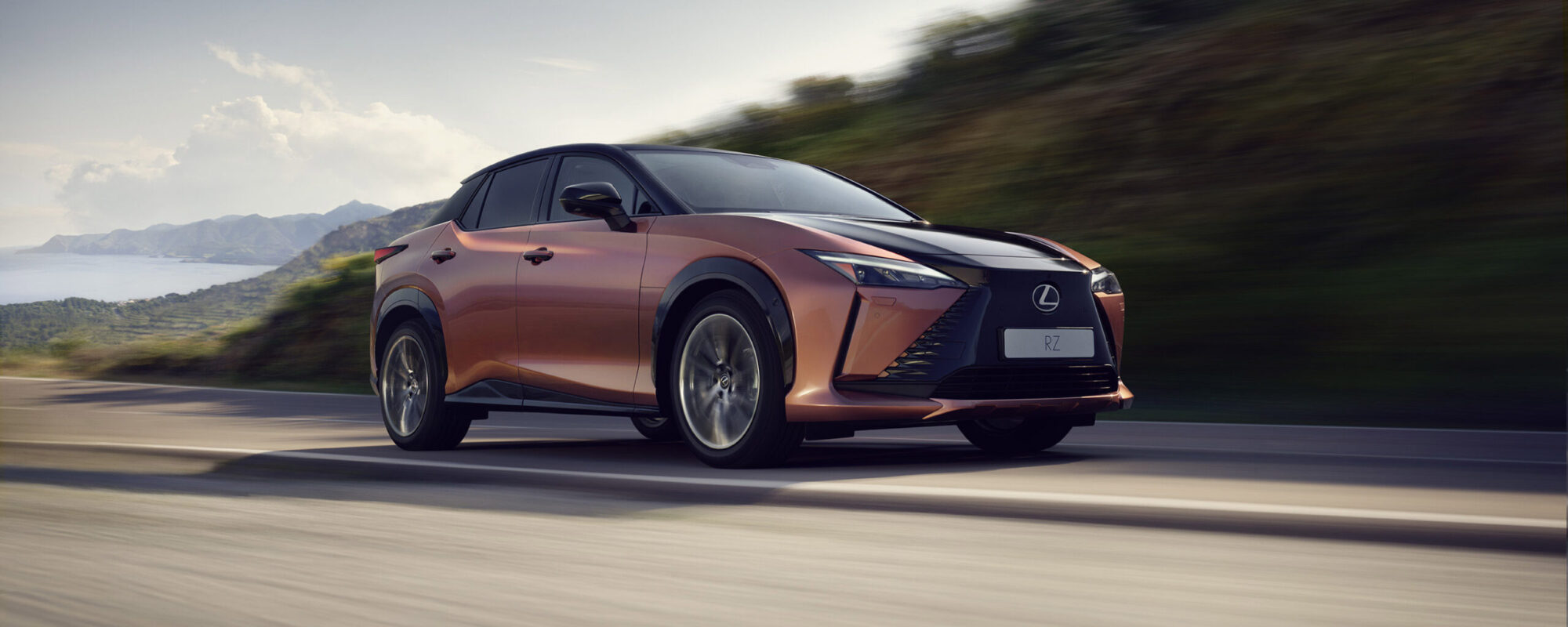 Batterij-elektrische Lexus RZ nu ook leverbaar met voorwielaandrijving: Lexus RZ 300[e]