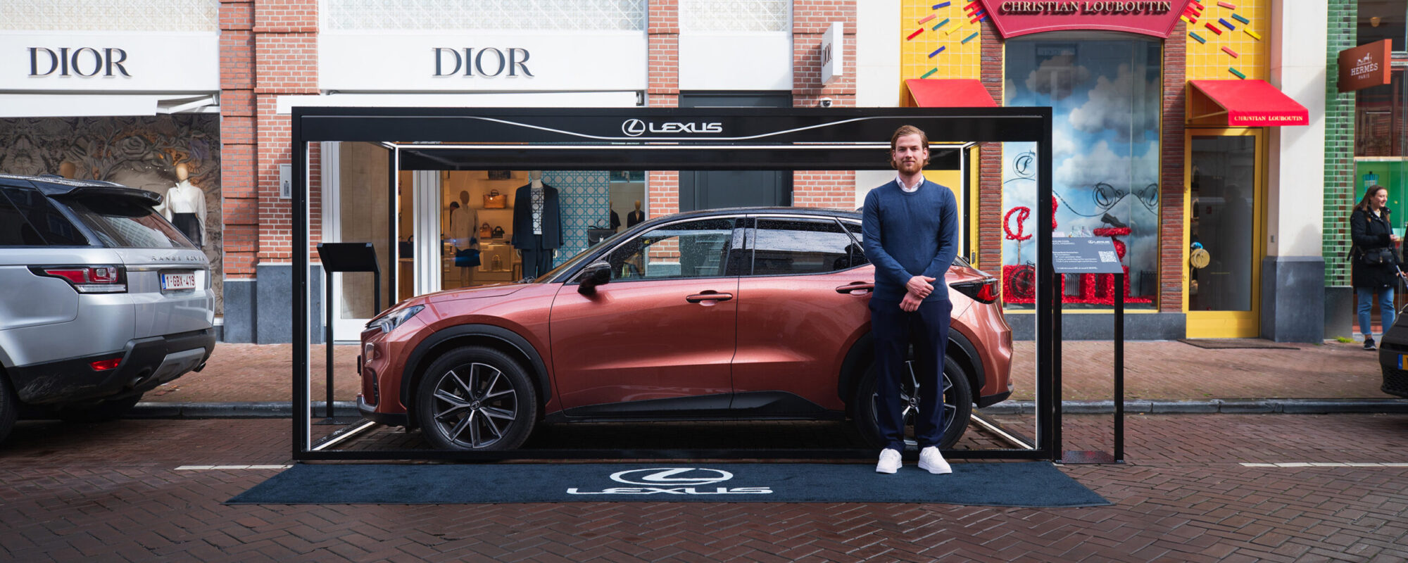 Lexus stunt met LBX-showroom in Amsterdamse P.C. Hooftstraat